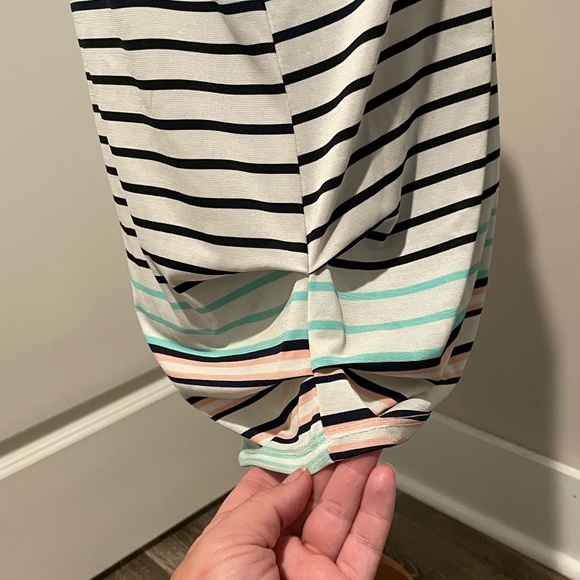 Flattering Ladies blouse - Picture 3 of 4